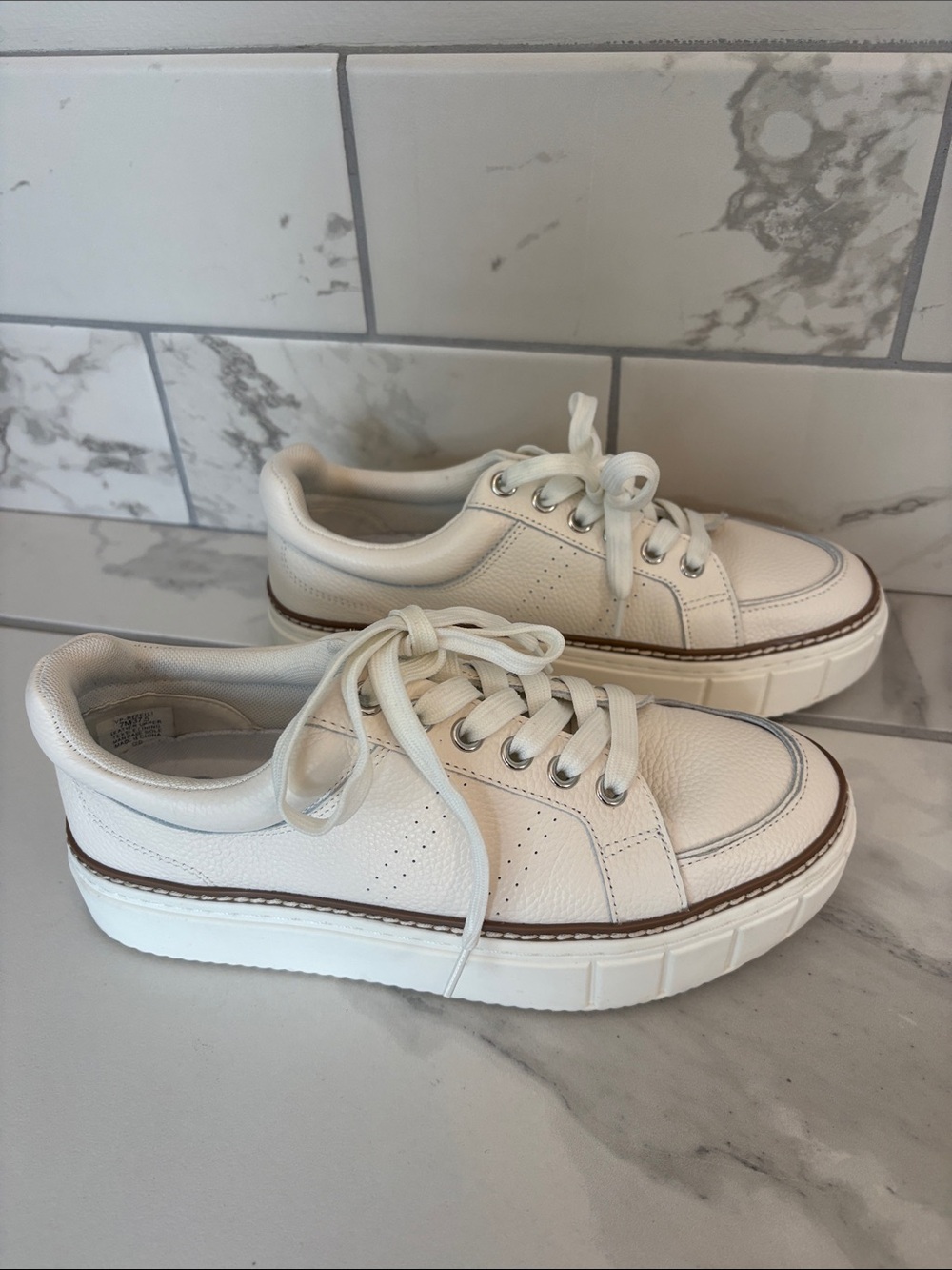 Vince Camuto Rezelli Lace-Up Sneaker Size 7M